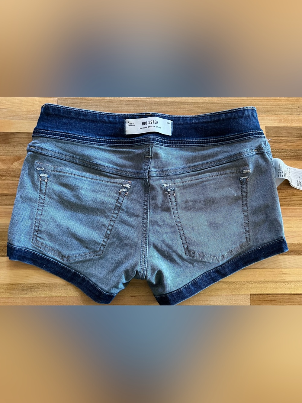 Hollister Low Rise Shortie Shorts- size 2 - Picture 5 of 8